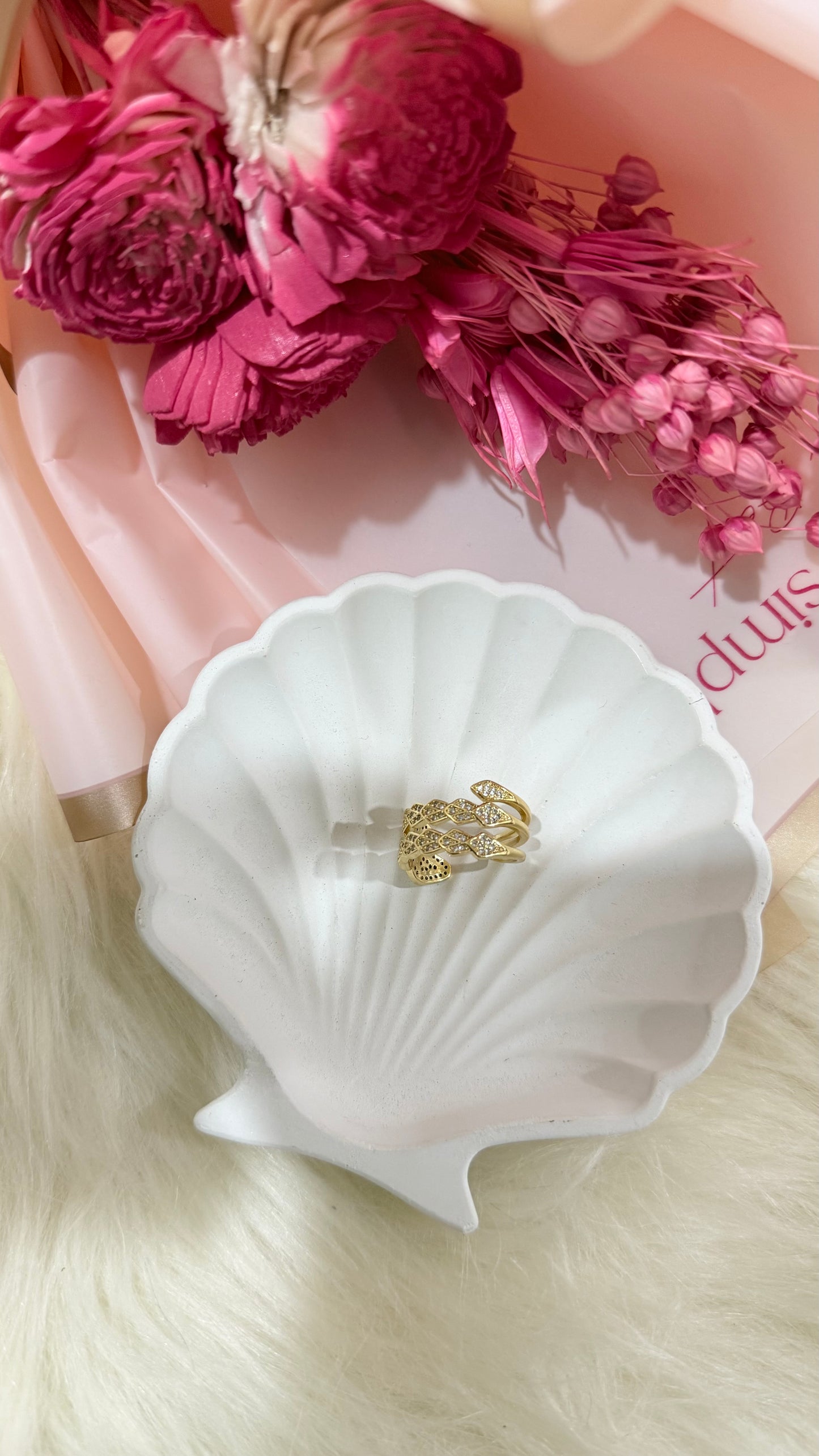 Sparkle cluster ring