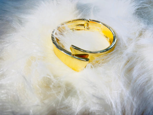 Sculpted Grace Gold Statement Bracelet