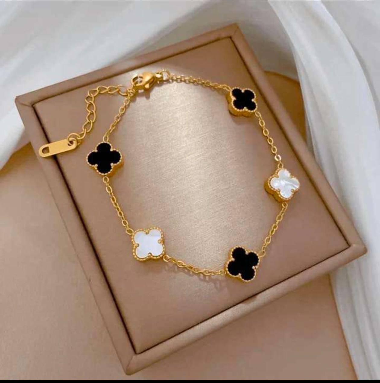 B&W Clover Bracelet